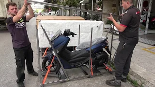 unboxing YAMAHA NMAX 155cc scooter blue color