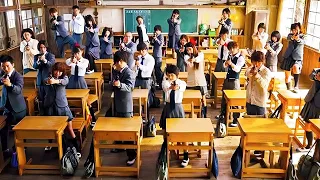 In Questa Scuola, Gli Studenti Devono Uccidere Il Loro Insegnante Per Superare L'Esame Finale