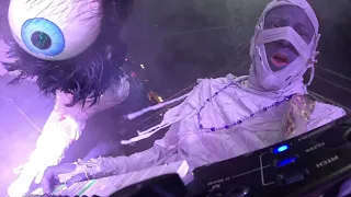 Spaz Cam captures Midnight Mummy off-mic