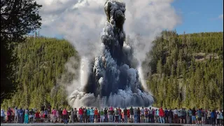 Teriblle: Steamboat Geyser eruption at Yellowstone continues, sending 200 meters of water into sky