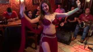 Natalia, alumna de Básico Avanzado de Safi Danza Árabe en Noche Bellydance 9/5. (Santiago, Chile)