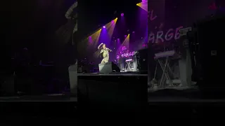 El Debarge sings "I like it" at the Fox Theatre in Detroit!