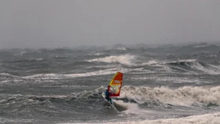 Bart de Vries flying on 50 knots winds ...