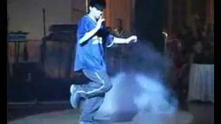 Manú Sampaio dançando "Don't Stop The Rock" ("Melô da Explosão")
