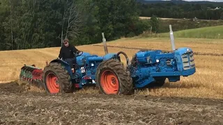 Twin Tractor Doe Triple-D Ploughing