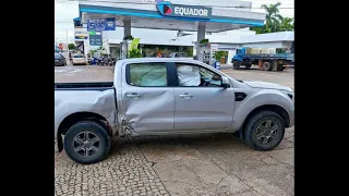 Motoqueiro fica ferido ao colidir com caminhonete na Avenida Brasil