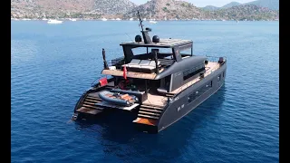 Vision F80 Black - The €5.4 Million FULL Aluminium Power Catamaran!