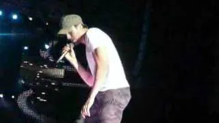 ♥ENRIQUE IGLESIAS TIRED OF BEING SORRY♥ LIVE LA 2009(HD)