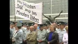 Ostberlin - Volkspolizei demonstríert für sich - 19.07.1990