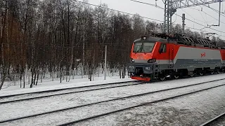 Электровоз ЭП20-063 с пассажирским поездом №063/064 "Самара-Санкт-Петербург".