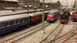 Märklin - analog mit Blech in Langenthal - was für ein Spaß auf der 35 Jahre Jahre alten Anlage.