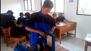 Detik2 siswa kesetrum saat praktek