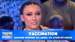 Delphine Wespiser, en larmes, explique avoir été forcée pour se faire vacciner