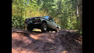 1986 Nissan Dream truck 720 4x4 - testing the new mud terrains