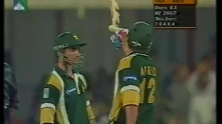 #PARTNERSHIP : Afridi & Imran Nazir - 100 Runs in 10 Overs - Vs New Zealand at Sharjha 2001