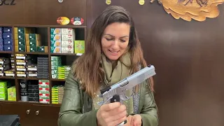 Quer conhecer uma loja de armas na Espanha?