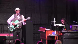 KEB' MO' -  "Muddy Water"   8/9/15 Heritage Music BluesFest