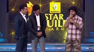 When... Singer Arijit Singh Receiving Award From Salman Khan 🔥 (Viral Video)