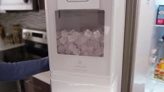 Réfrigérateurs Whirlpool® - Plus d'espace dans le congélateur avec le système de glaçons In Door Ice