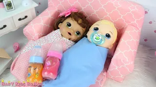 BABY ALIVE MARIA CLARA E DAVI JOGAM NO COMPUTADOR E DORMEM NA SALA ENROLADINHOS   ROTINA DA NOITE