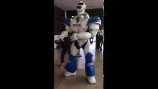 Robo Dançando Metralhadora