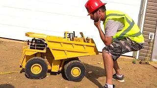 YouTube GOLD - I SIT IN IT? UNBOXiNG a 797F MINE TRUCK & RC4WD DOZER (s1 e7) | RC ADVENTURES