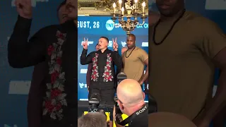 Oleksandr Usyk randomly started rapping during his face off with Daniel Dubois 😂