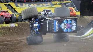 Son-Uva Digger INSANE Sidewall Save 2-Wheel Skills - Monster Jam Stadium Tour Yellow MetLife 2022