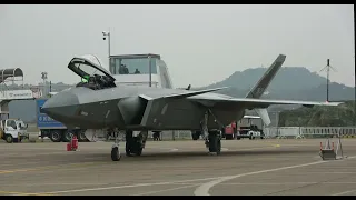 J-20 fighter's first Public debut and flypast at Zhuhai Airshow 2022.