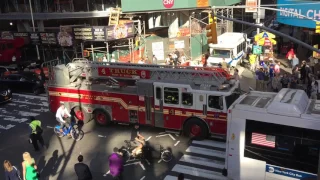 Пожарная машина в пробке на Таймс Сквер в Нью-Йорке | 911 in New York traffic