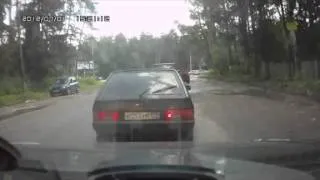 Toyota Rav 4 Driving On Russain Roads Jumps into puddle