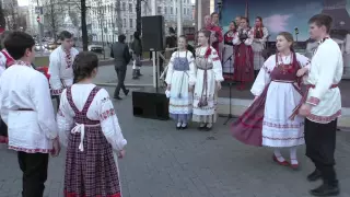 Фольклорный ансамбль "Околица" - Во саду ли, в огороде @ Пушкинская пл., Москва, 19.04.2015