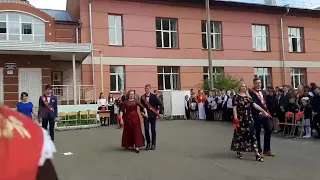 Вальс на выпускной сыновья с мамами, п.Кама, 2019г.