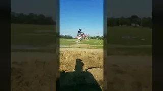 BIG AIR ON THE OLD HONDA XR 200 MY FIRST TIME JUMPING A DIRTBIKE