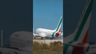 Boeing 737 hard landing 💨🛬 || Creative Aviation