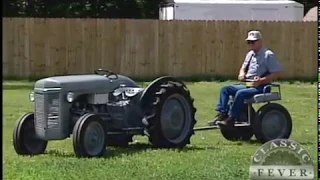 This Classic Tractor Doesn't Need A Driver! - Remote Controlled - Classic Tractor Fever