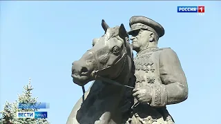 В Екатеринбурге к памятнику маршала Георгию Жукову торжественно возложили цветы