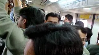 crowded delhi metro.mp4