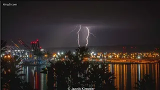 Thunderstorms roll through Western Washington