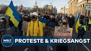 UKRAINER und UKRAINERINNEN in DEUTSCHLAND: Protest und große Angst vor KRIEG