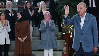 Cumhurbaşkanı Recep Tayyip Erdoğan gençlerle bir araya geldi