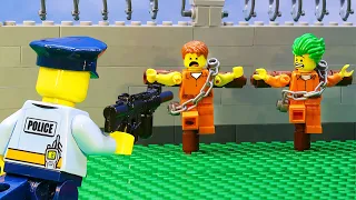 STUPID PLAN to Escape Jail - LEGO Prison Break by Motorbike | REO Brickfilm