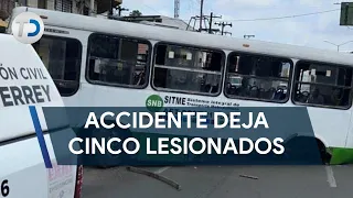 Ruta urbana protagoniza accidente en avenida Bernardo Reyes; se desprenden las llantas traseras