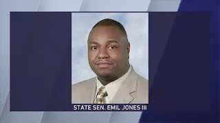 Illinois State senator charged in federal bribery investigation