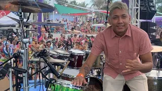 OLHA O QUE ELE FEZ!!! Rafinha batera tocando no México.