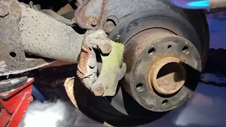 How to bleed brakes and open stuck bleed screw - Citroen XM