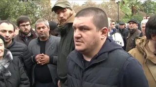 В Сухуми состоялся митинг родственников убитых воров в законе