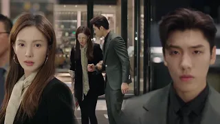CEO is embarrassed by business partners,assistant suddenly appeared to help her out