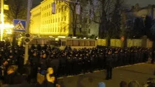 #Евромайдан революция в Украине - беркут перегородил Банковую, администрация президента #Euromaidan