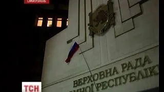 Над кримським парламентом майорить російський прапор